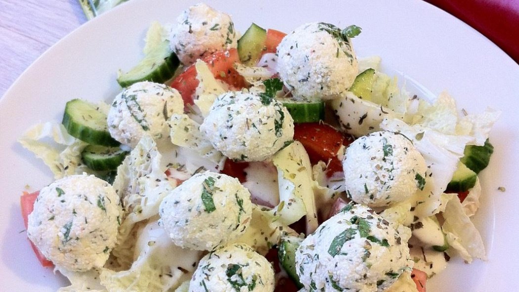 Маленькая фотография блюда по рецепту «Салат с сырными шариками»